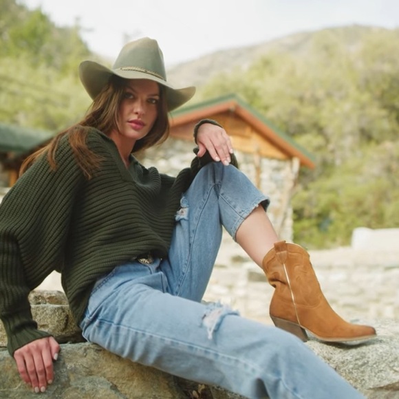 Elan Slouchy Knit Green Sweater - Picture 3 of 15